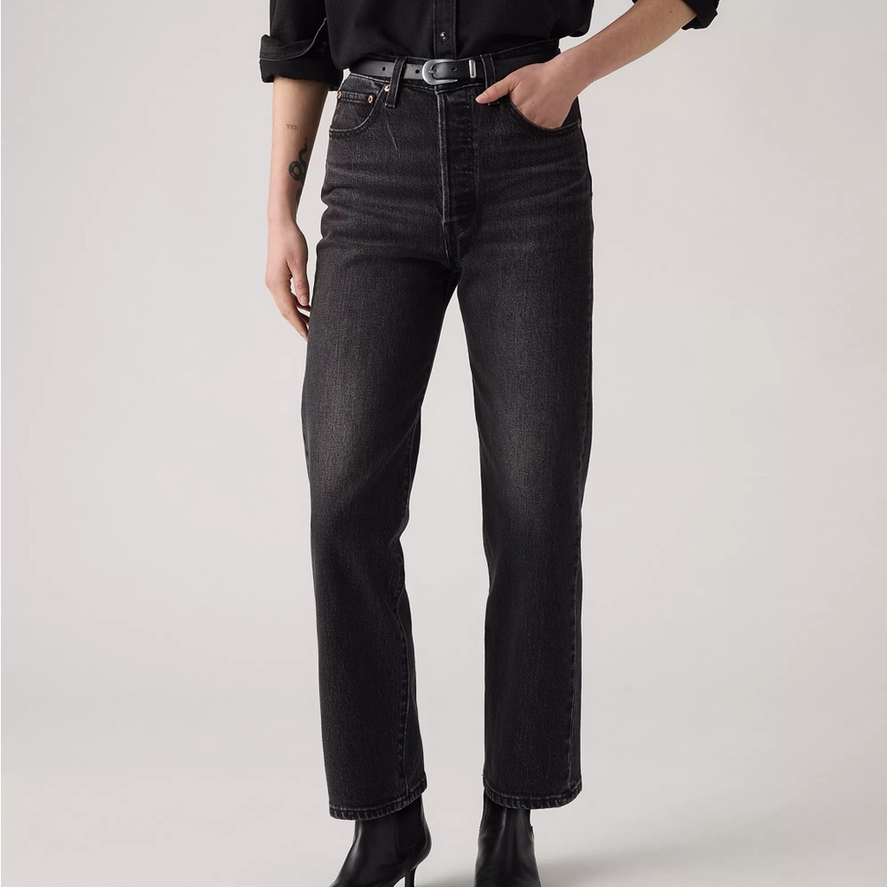 Levi's Women's Dark Gray Straight Leg Jeans